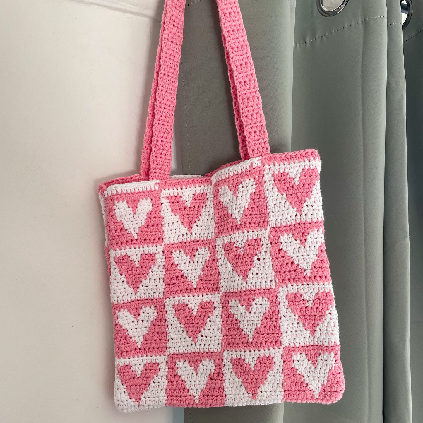 Crochet Heart Tote Bag in Pink/White