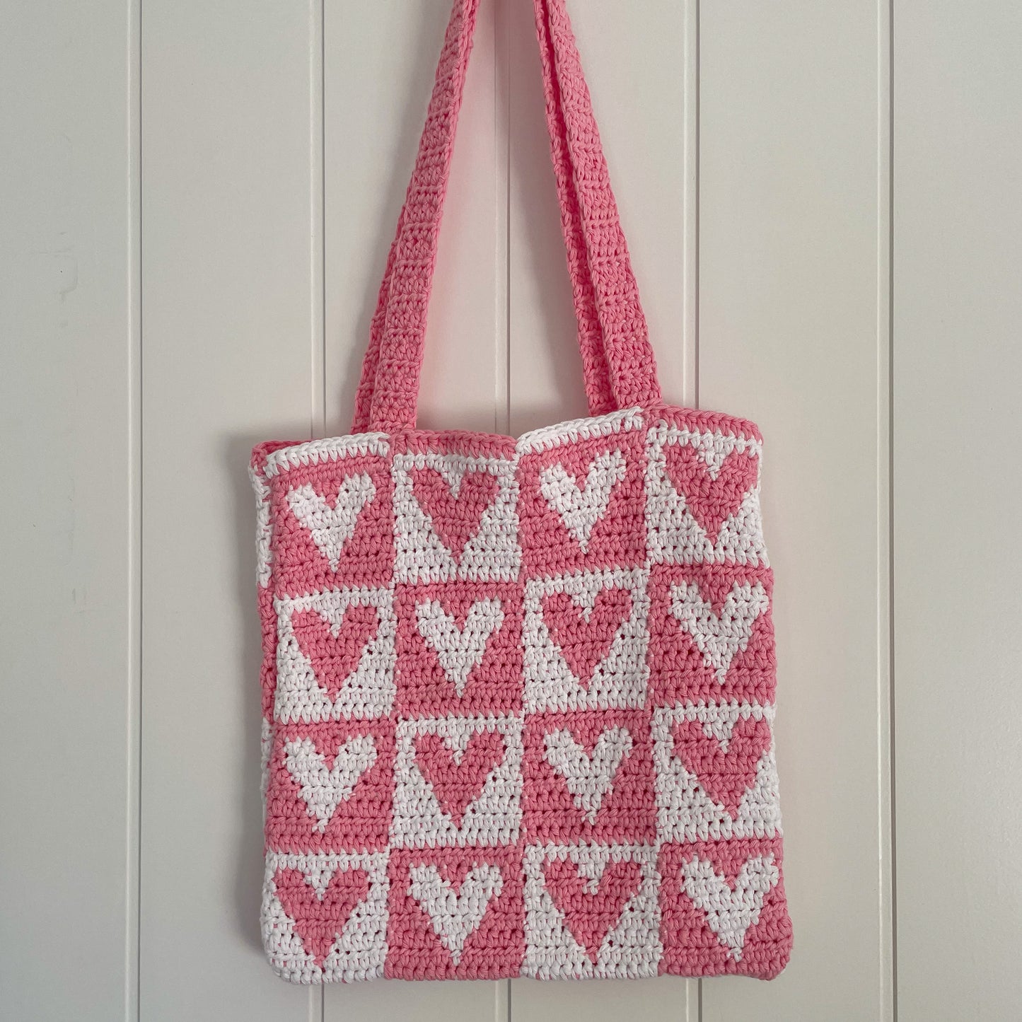 Crochet Heart Tote Bag in Pink/White