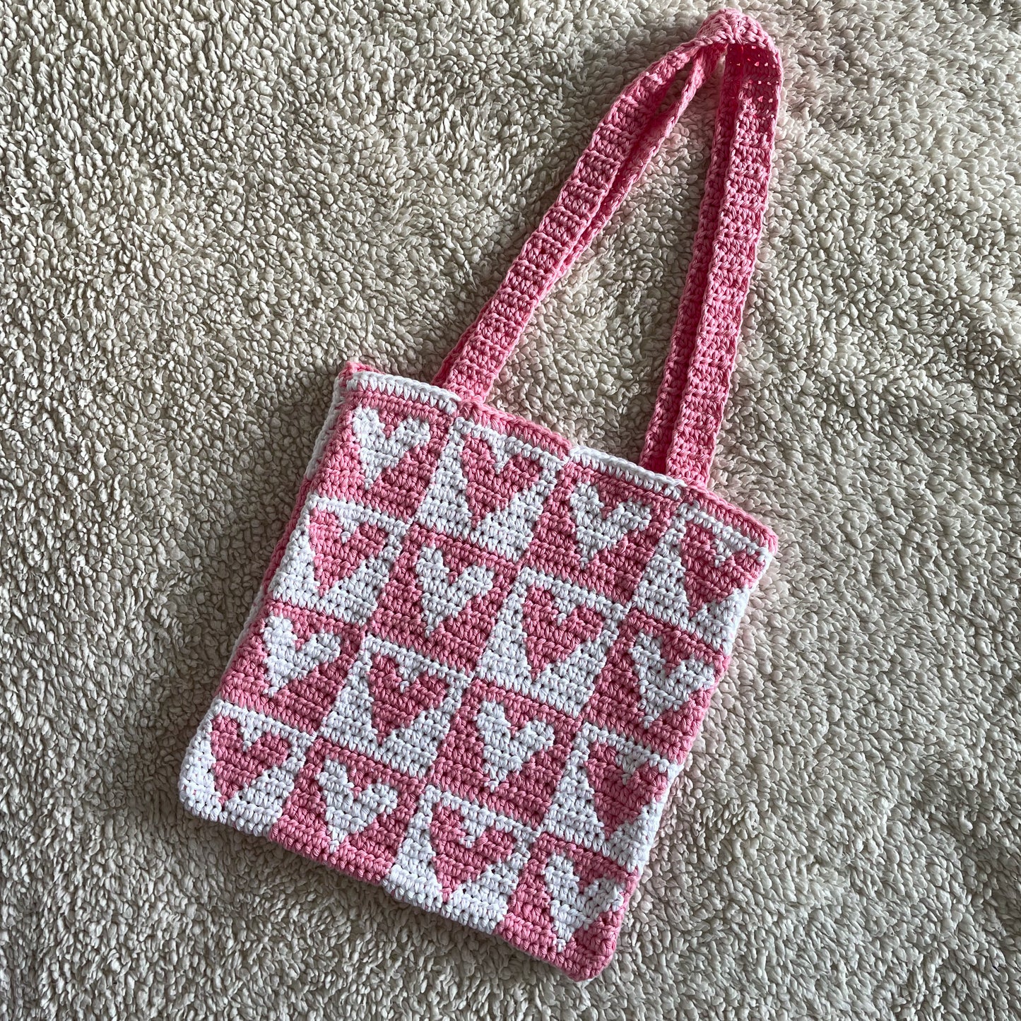 Crochet Heart Tote Bag in Pink/White