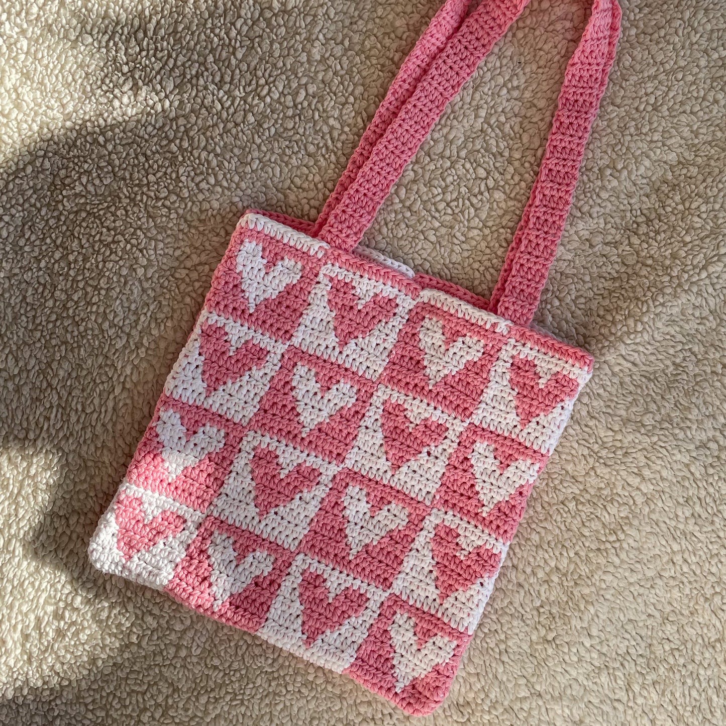 Crochet Heart Tote Bag in Pink/White