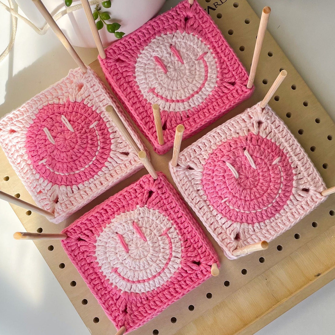 Happy Face Granny Square | FREE Pattern