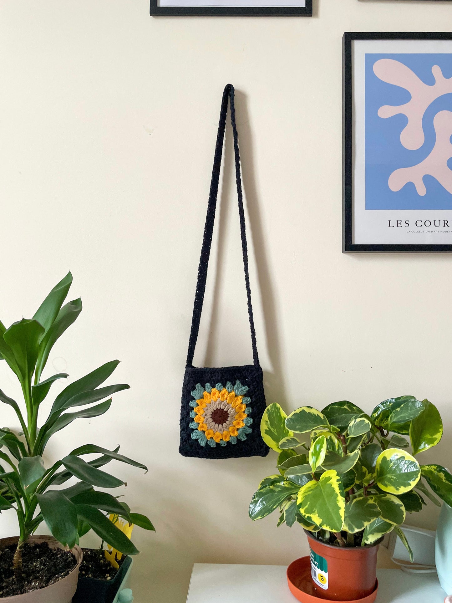 Crochet Sunflower Crossbody Bag in Black