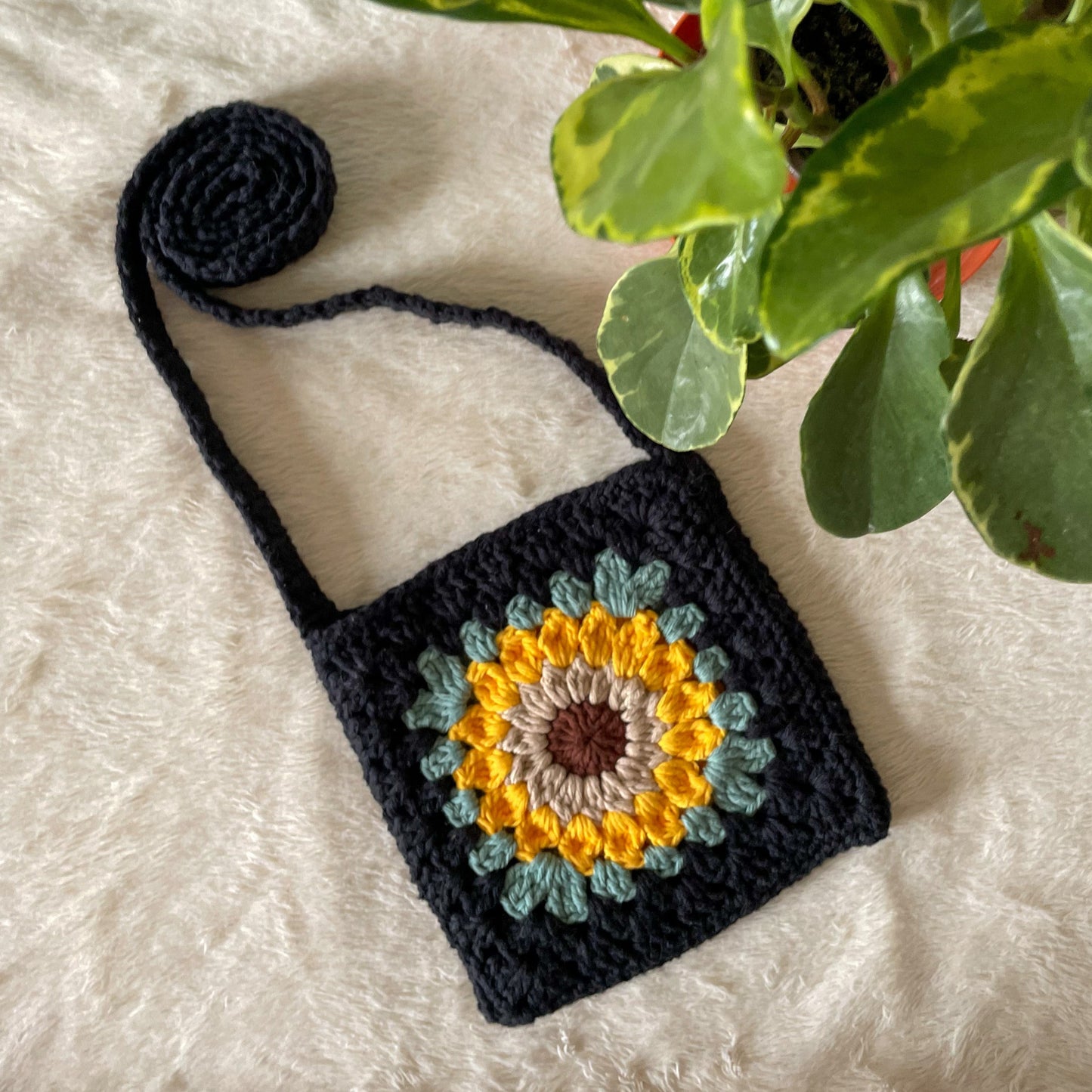 Crochet Sunflower Crossbody Bag in Black