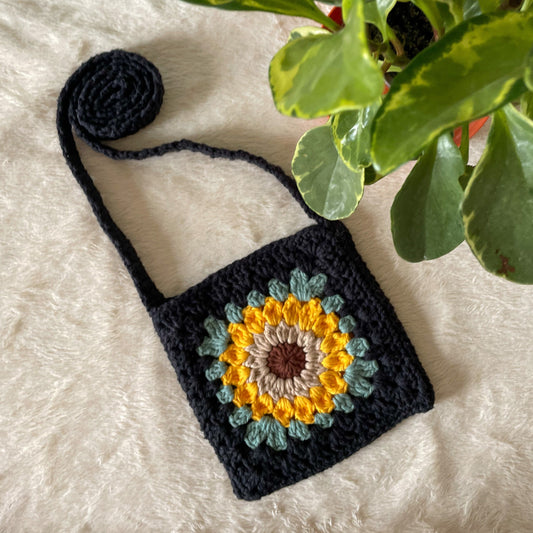 Crochet Sunflower Crossbody Bag in Black