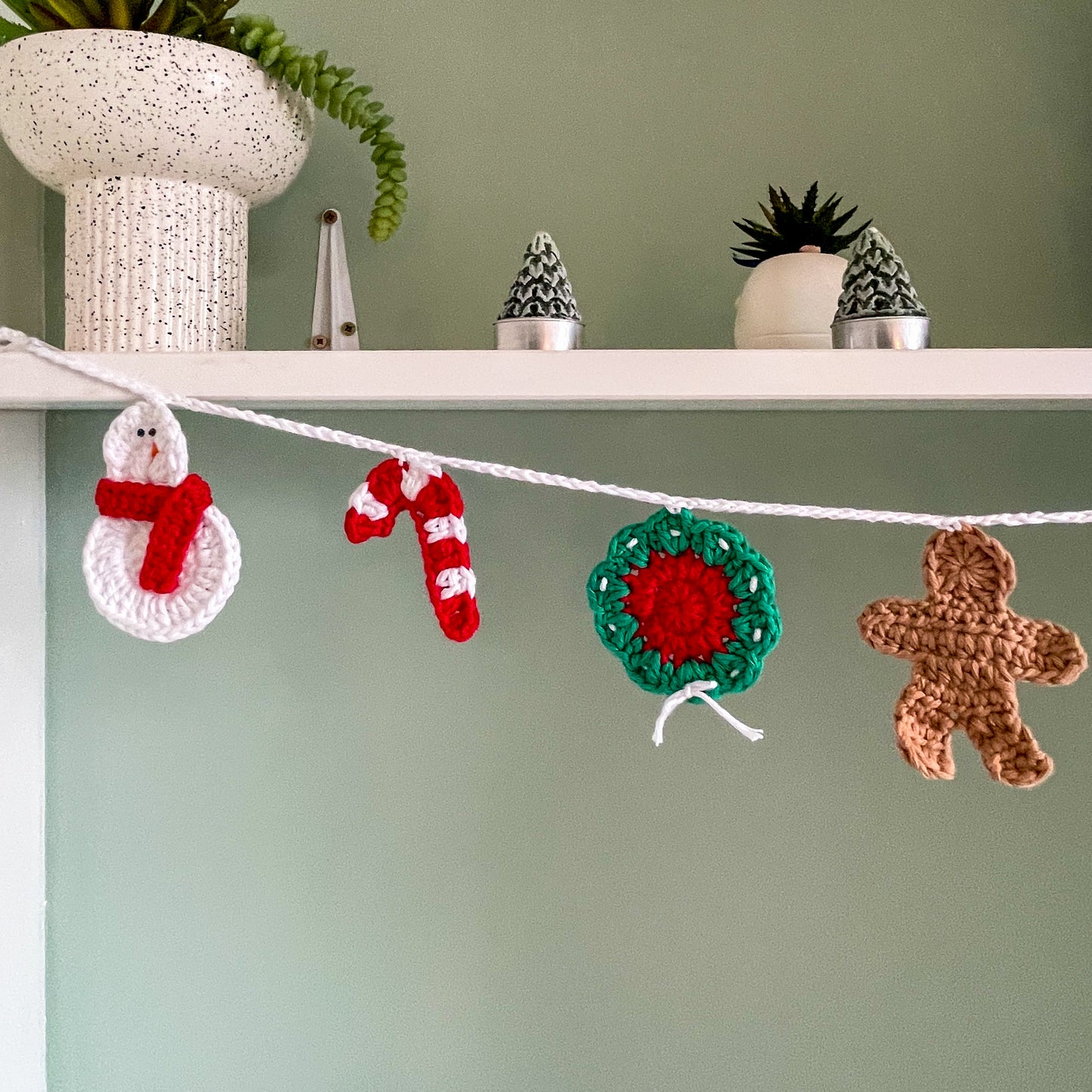 Crochet Christmas Garland