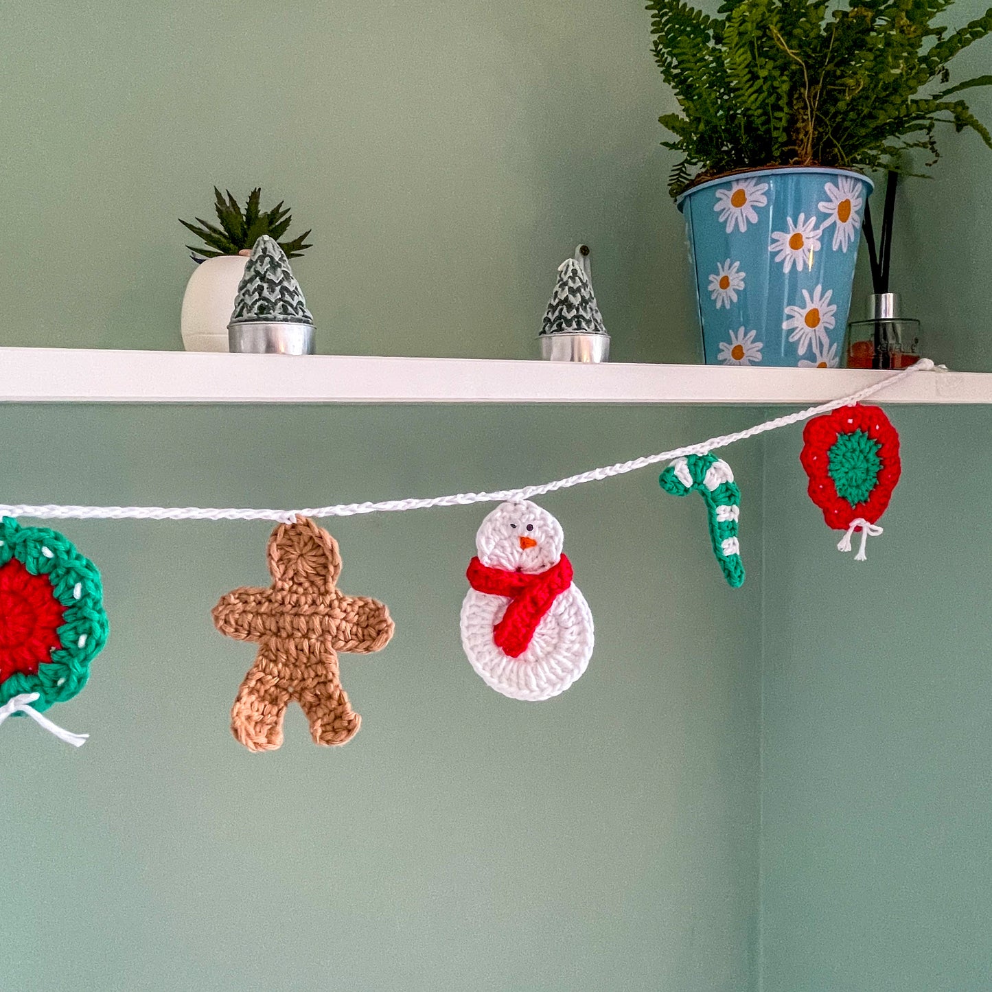 Crochet Christmas Garland