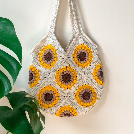 Crochet Sunflower Tote Bag in Off-White